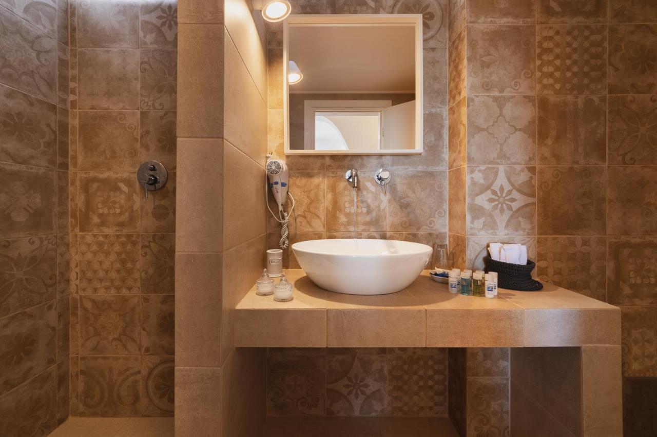To Rantevou Tis Alykis Rooms & Apartments Kímolos Екстериор снимка